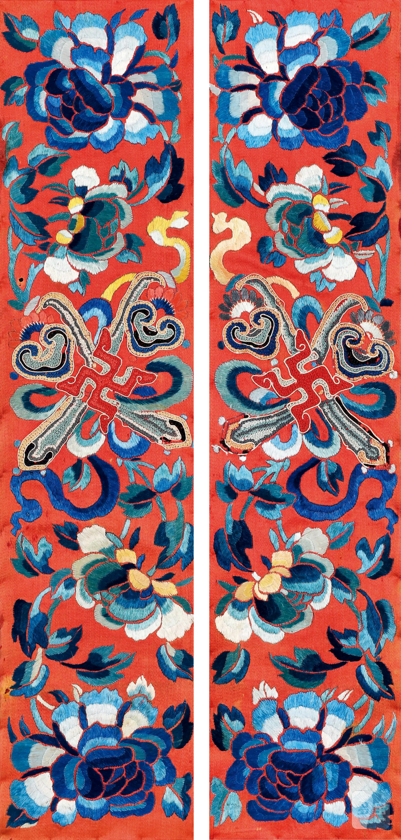 清 红缎地如意万字纹挽袖